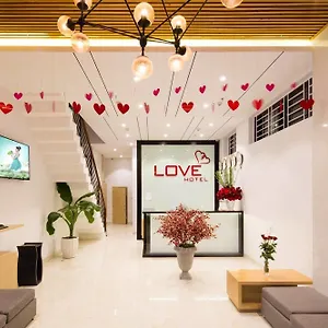 Love Hotel Отель Нячанг
